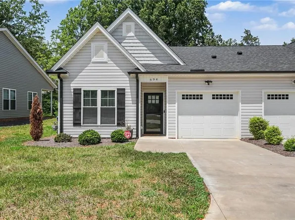 694 W Lee Ave, Yadkinville, NC 27055