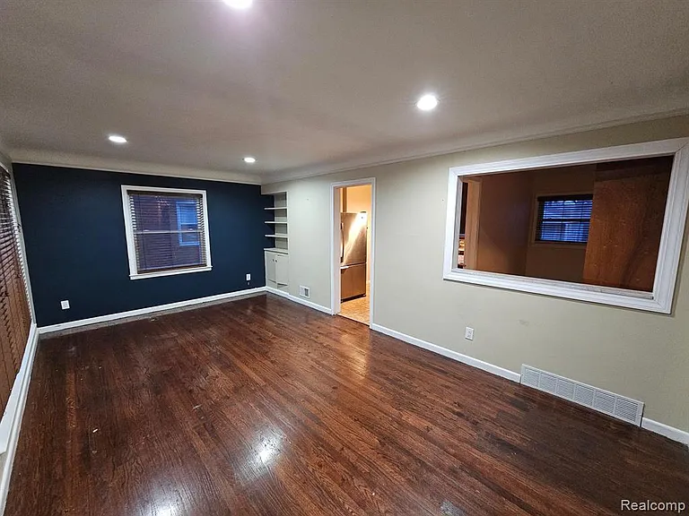 1501 N Silvery Ln — Photo 11