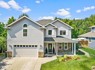 4545 Wolf Run Dr, Medford, OR 97504