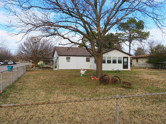 3rd image of 1401 Nugent St