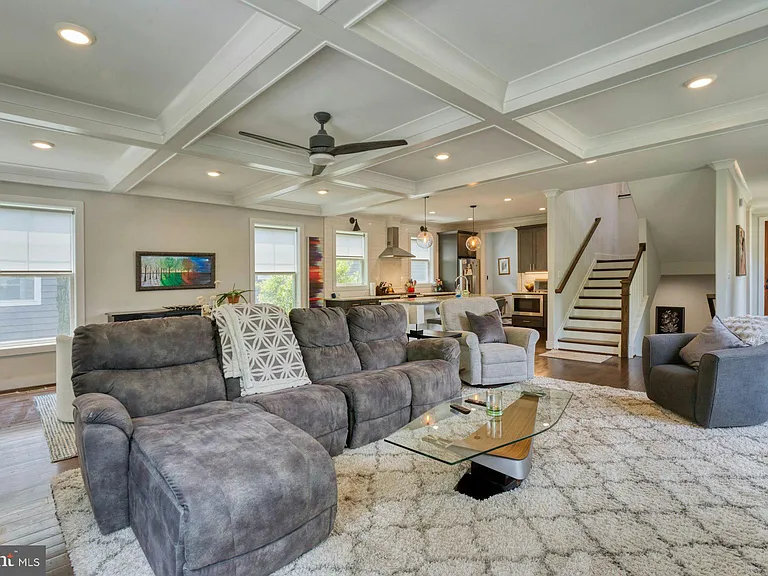 4107 Virginia St — Photo 4