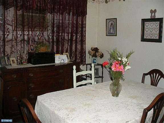 4th image of 2451 Eldon Ave