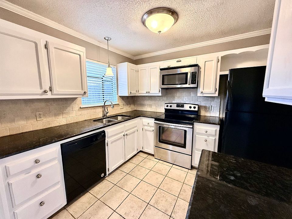 1st image of 955 Ridgepoint Ct