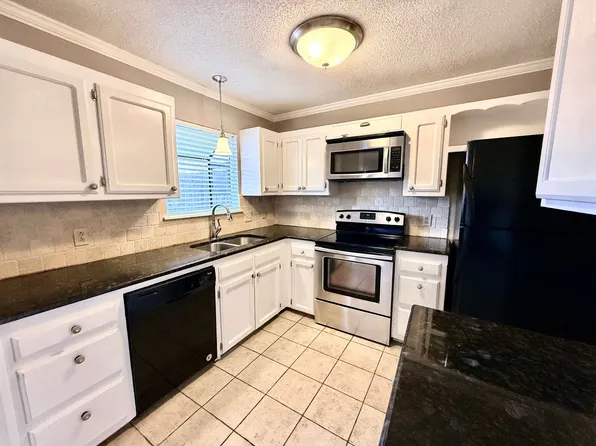 955 Ridgepoint Ct, Baton Rouge, LA 70810