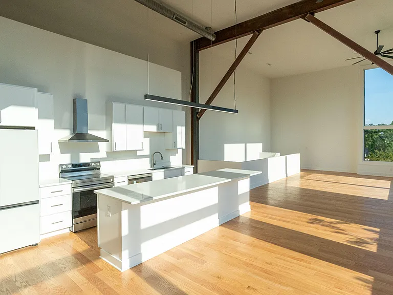 400 E Martin St #A — Photo 6
