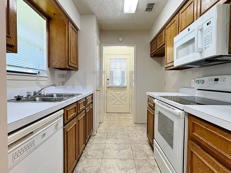 1110 S Rusk St #B — Photo 4