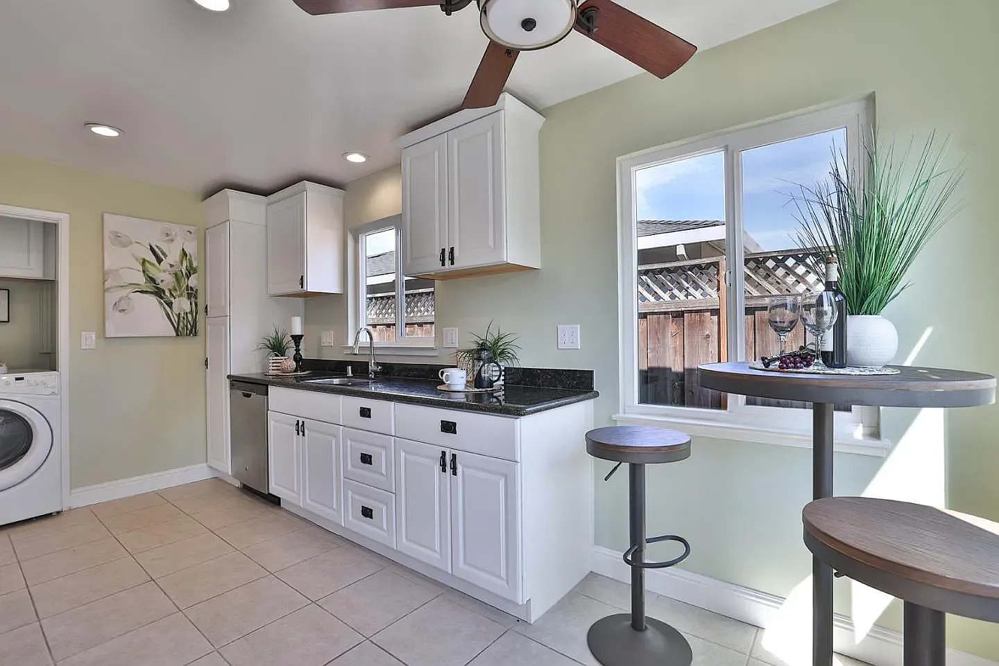 2 bed, 792 sqft, $5,000 — Photo 2
