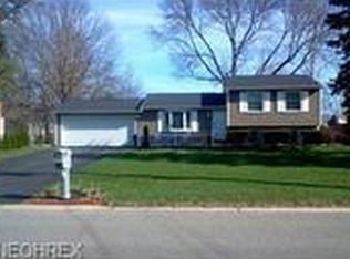 8035 Castle Rock Dr NE, Warren, OH