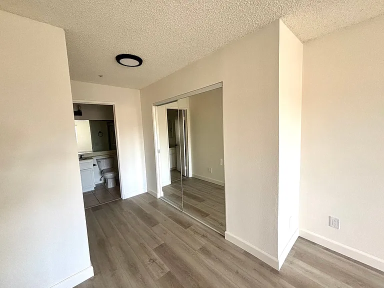 6331 Los Robles Ave — Photo 12