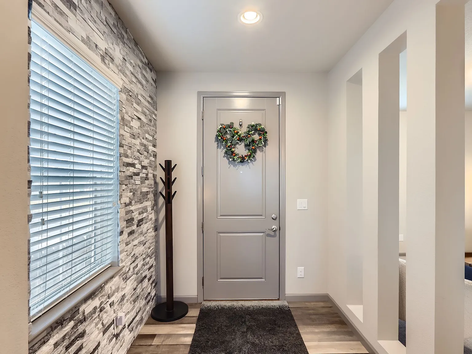 3 bed, 3.5 bath, 2522 sqft, $3,200 — Photo 4