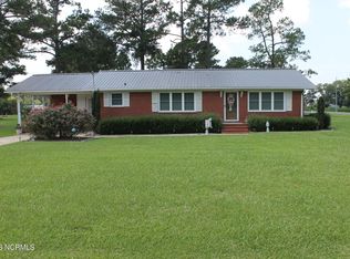 8462 Peacock Rd, Chadbourn, NC 28431