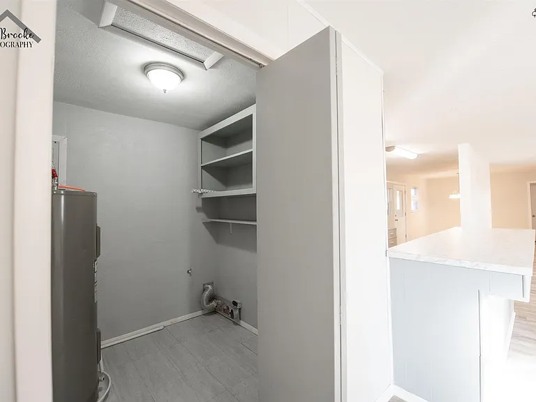 1020 W Cornelia Ave — Photo 14