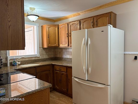 5th image of 39 Stonybrook Rd #B