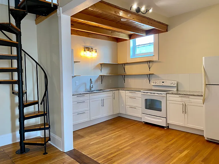931 W Washington St #2 — Photo 1