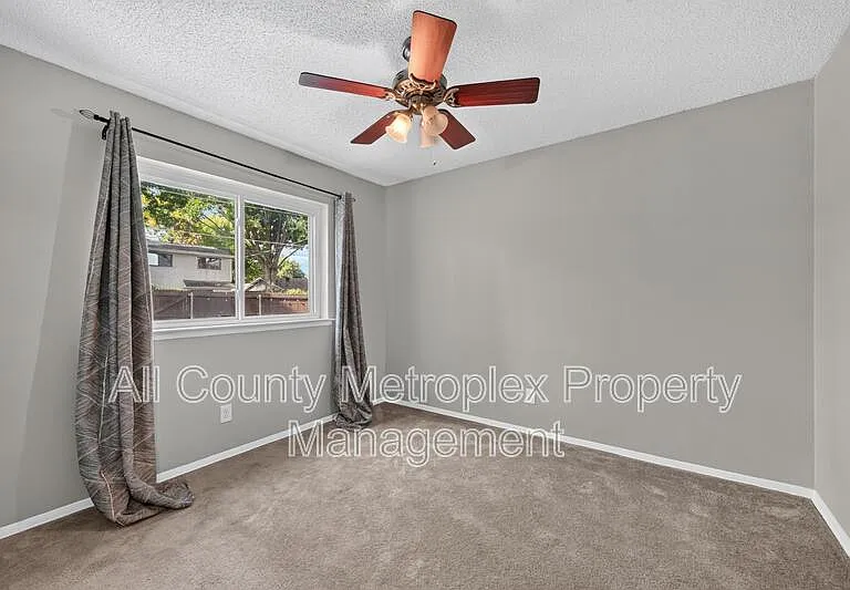 431 Malden Dr — Photo 8
