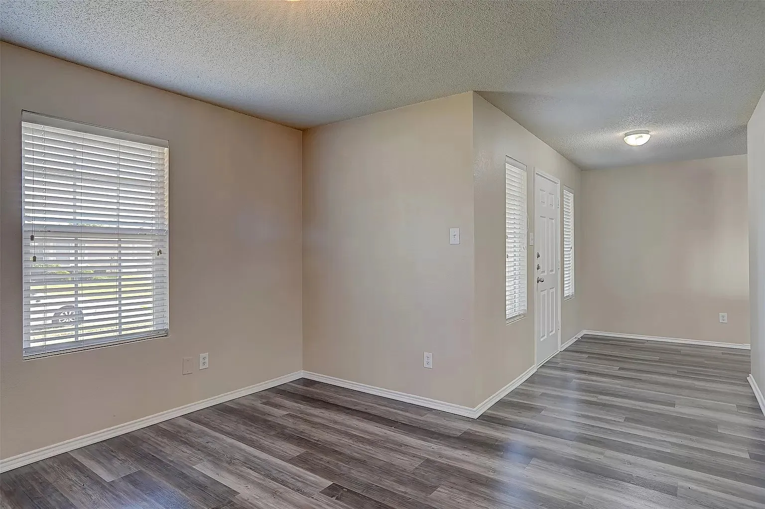 3 bed, 1700 sqft, $2,599 — Photo 3