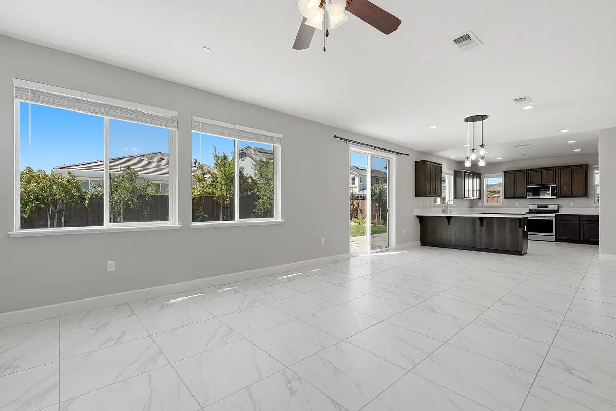 4 bed, 3.0 bath, 2355 sqft, $3,800 — Photo 4