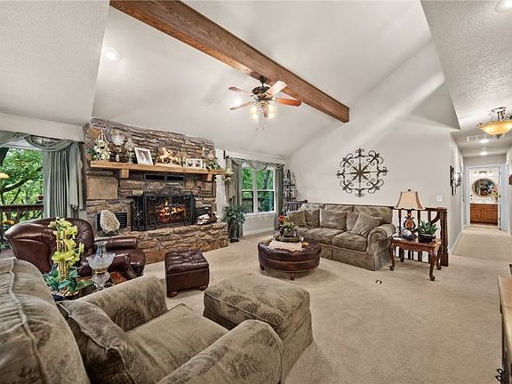 5th image of 15562 Hickory Ave