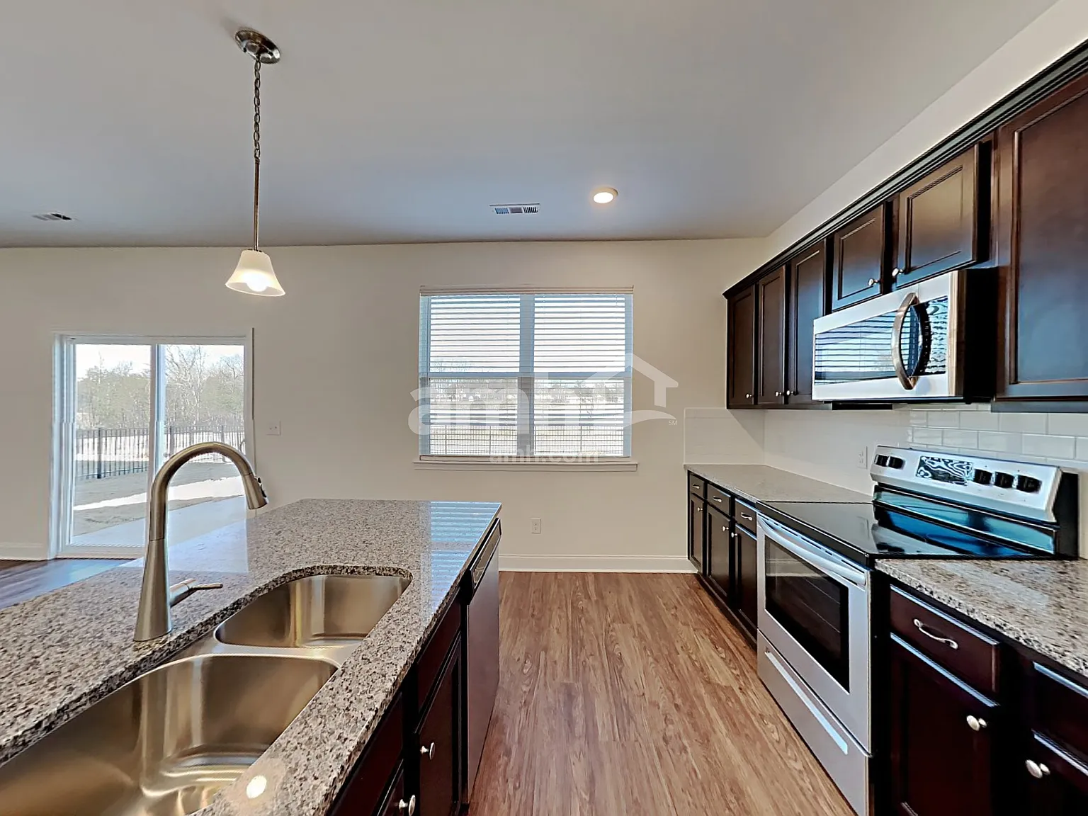 3 bed, 2.5 bath, 1973 sqft, $2,380 — Photo 4