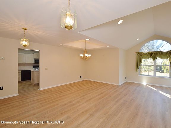4th image of 2709 Brookdale Ct