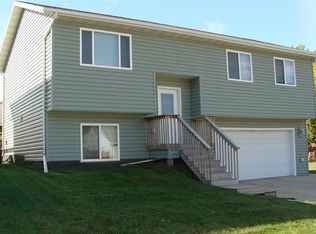 1119 6th Ave SW, Minot, ND 58701