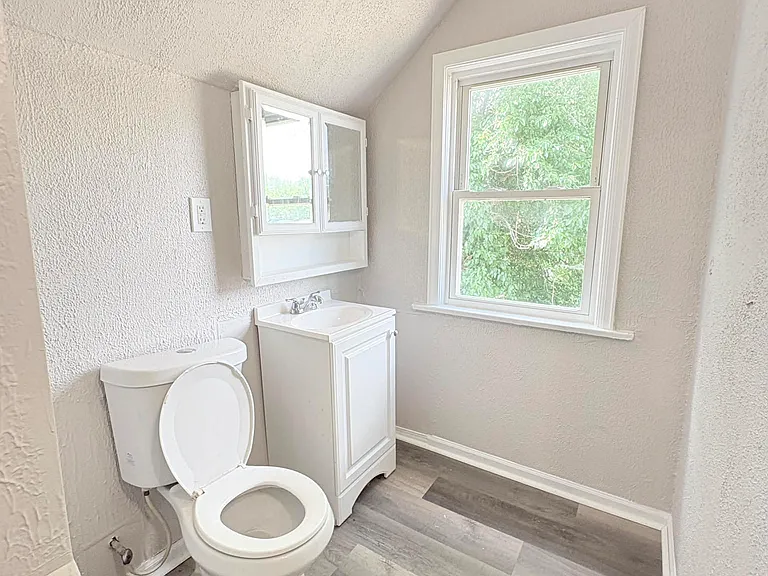 2552 Foraker Ave — Photo 24