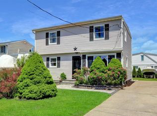 674 Shore Rd, Lindenhurst, NY 11757