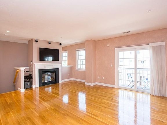 3rd image of 44 Tilden Cir #0
