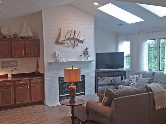 4th image of 111 W Lakeshore Dr #5D