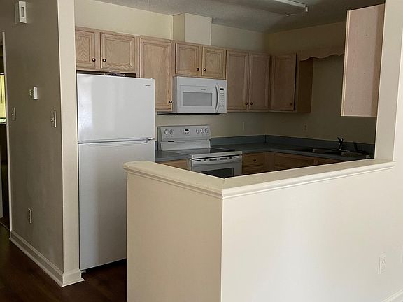 4th image of 170 Marlene Dr