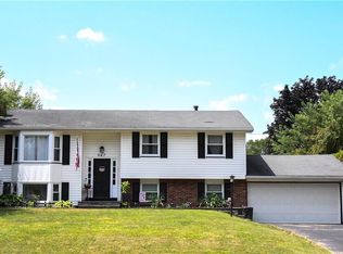 947 Pinnacle Rd, Henrietta, NY 14467