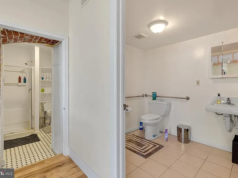 200 Krams Ave #2-3 — Photo 14