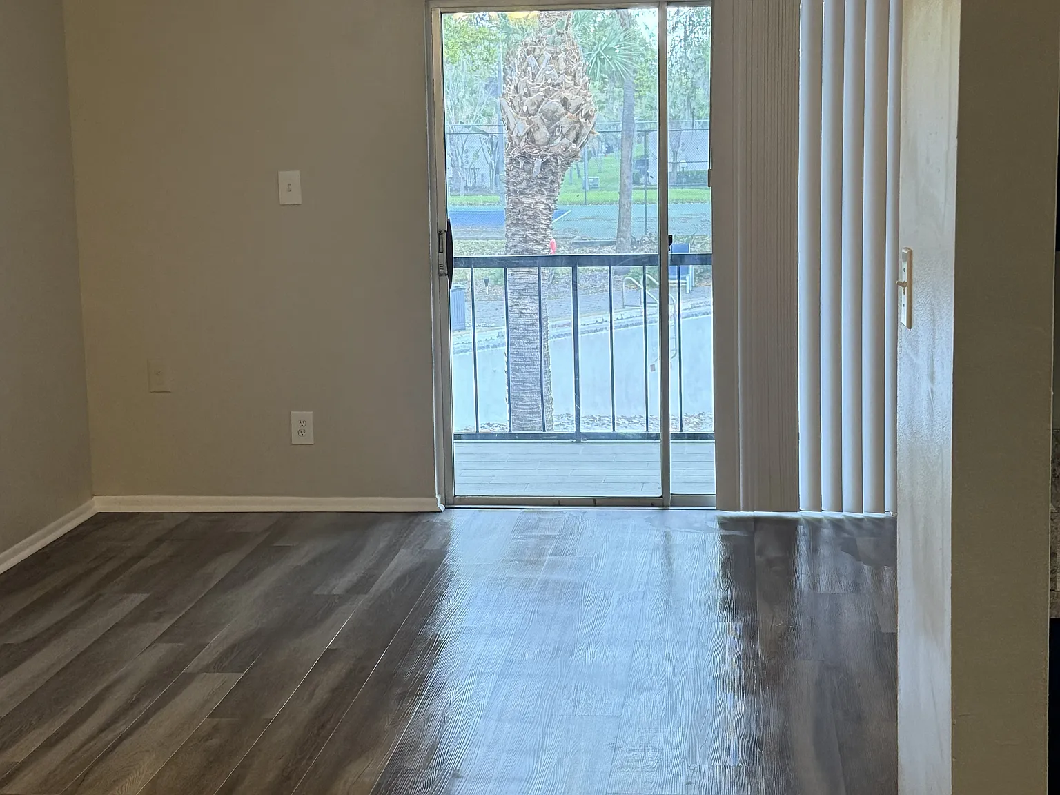 1 bed, 678 sqft, $1,300 — Photo 3