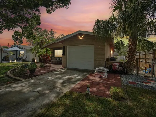 1762 New Hampshire Ave NE, Saint Petersburg, FL 33703
