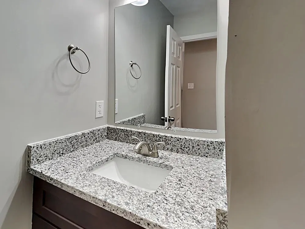 3 bed, 2.5 bath, 2110 sqft, $1,925 — Photo 3