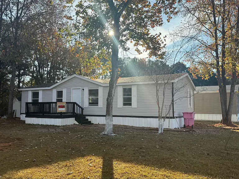 211 Bluebird Ct — Photo 1