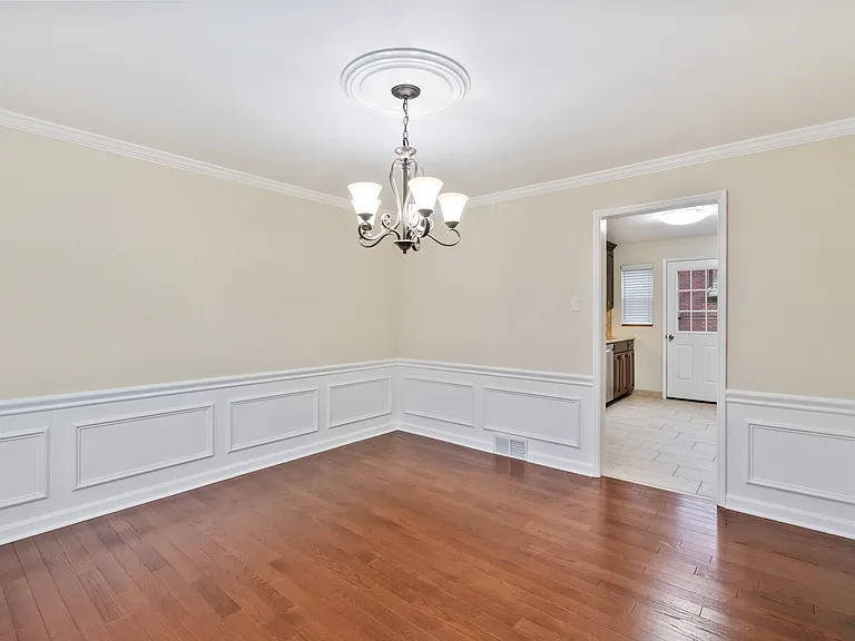 1255 Cochran Rd — Photo 4