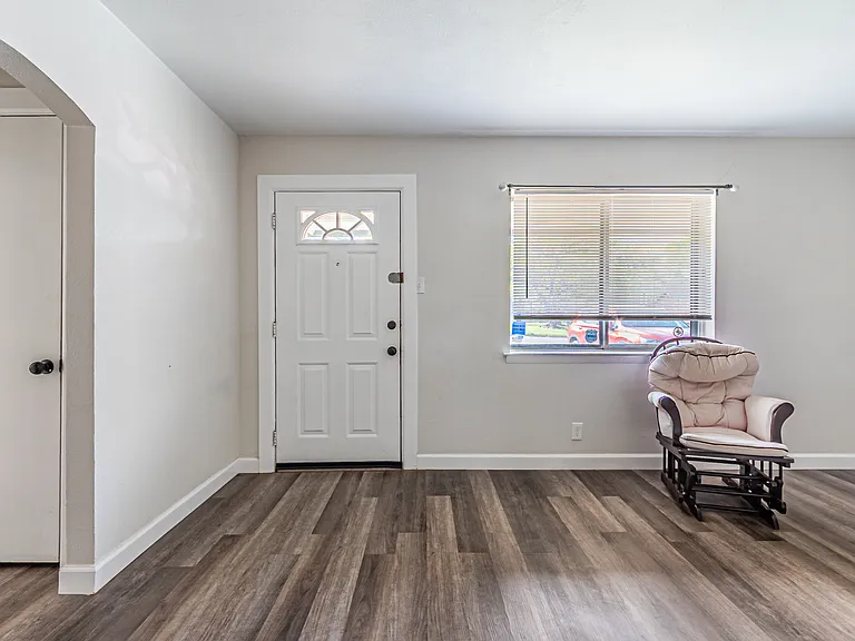 308 Franklin Dr — Photo 5