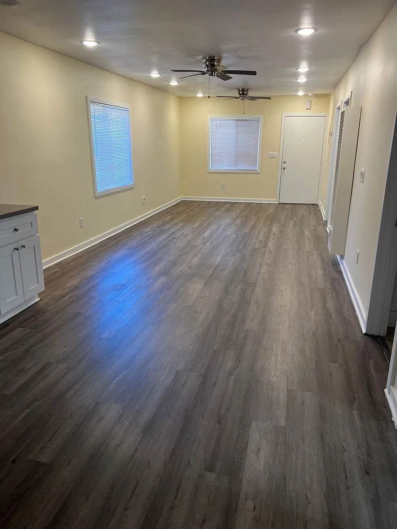 3 bed, 1.0 bath, 900 sqft, $2,475 — Photo 2