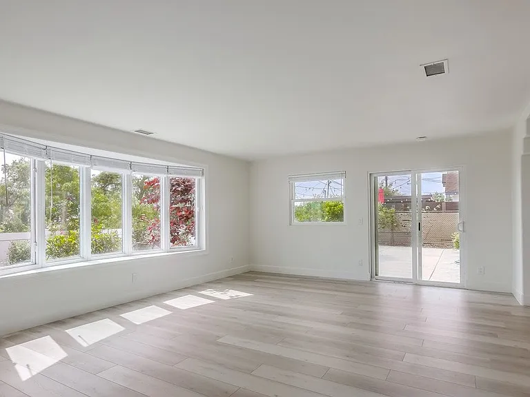 19312 Harding Ln — Photo 9
