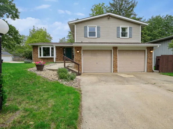 718 Ashton Ln S, Champaign, IL 61820