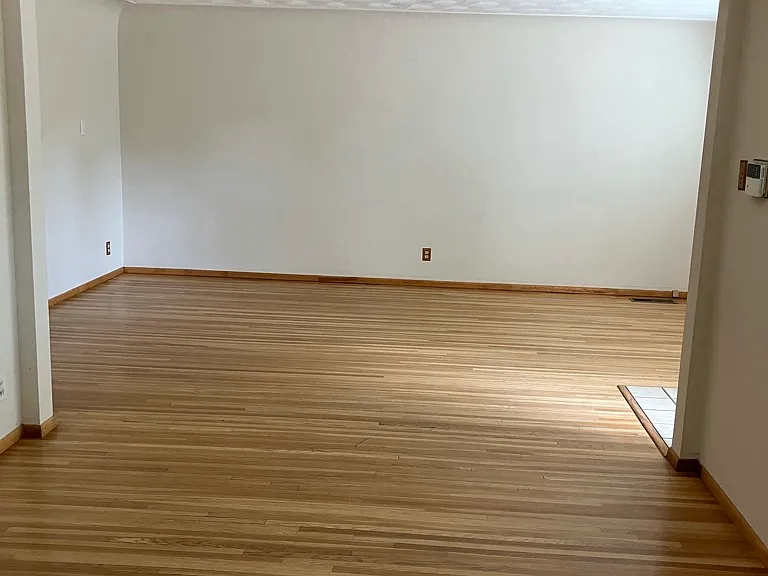723 Adams St NE — Photo 3