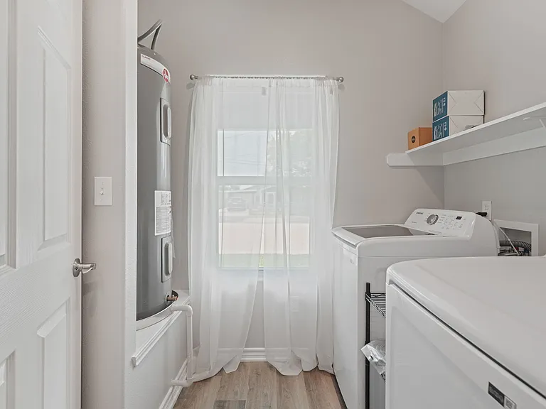 1941 Crestmont — Photo 14