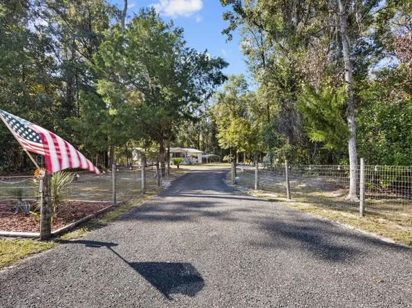 224 SW Newark Dr, Fort White, FL 32038