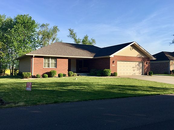 3rd image of 1092 Governors Ln