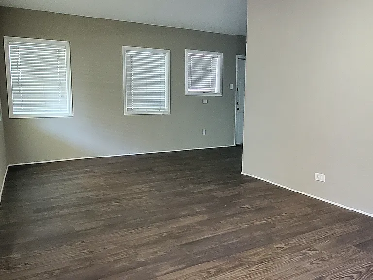 10204 Galway Dr — Photo 2