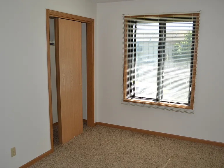 4915 Todd Dr — Photo 8