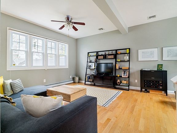 4th image of 13 Hubbard St #B