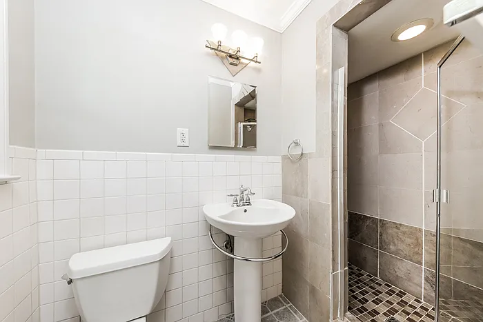 1538 Abbey Ct — Photo 8