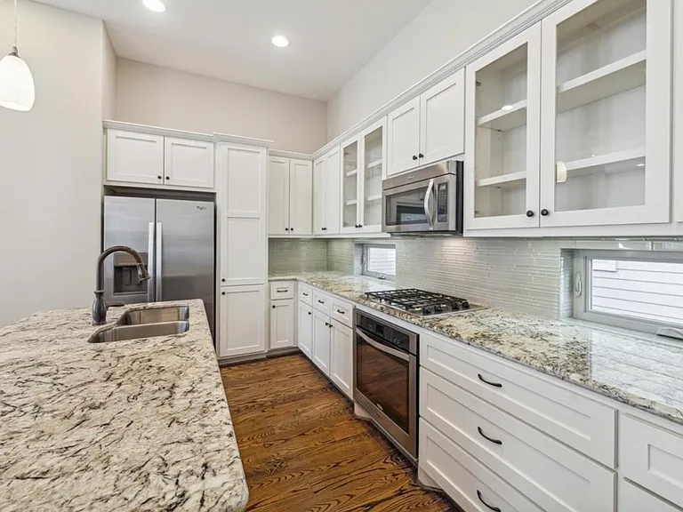 2441 Charleston St #B — Photo 4